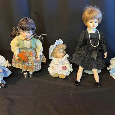 Lot 433: Lot of 6 Porcelain Collector Dolls – Vintage and Modern Styles, Mixed Outfits and Accessori