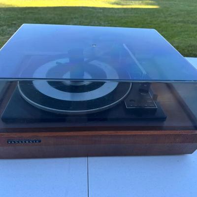 Lot 200: Vintage Panasonic RD-7703 Turntable