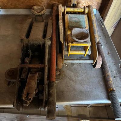 Lot 252: 2 Hydraulic Floor Jacks