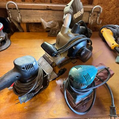 Lot 258: Power Sanders (Craftsman, Makita, Porter Cable )