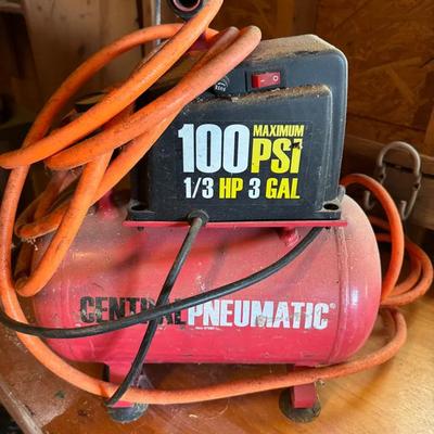 Lot 260: Central Pneumatic Air Compressor  100psi