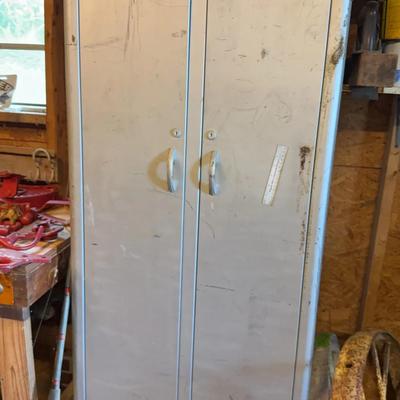 Lot 531: Metal Storage Cabinet