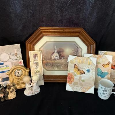 Lot 306: Wedding Bells Vintage Decor