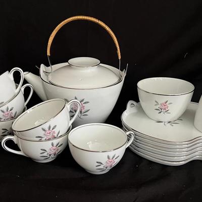Lot 349: Noritake China “Rosales” Tea Service – Japan – Excellent Condition