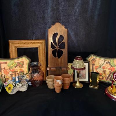 Lot 305: Vintage Decor Lot