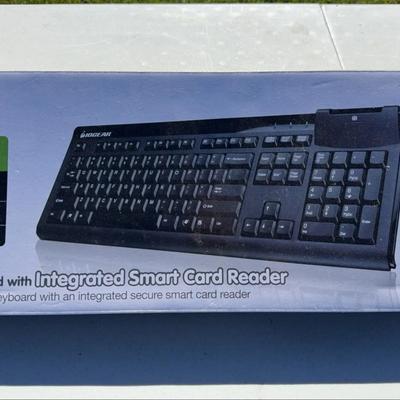 Lot 541: IOGear Keyboard With Smart Card Reader