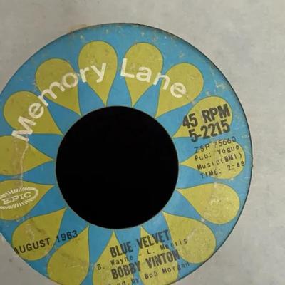 Lot 339: Large Vintage 45 RPM Record Lot – Mixed Artists, Labels & Genres