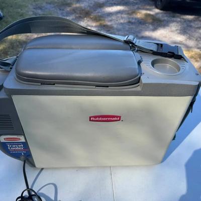 Lot 241: Rubbermaid Thermo Electric Travel Cooler