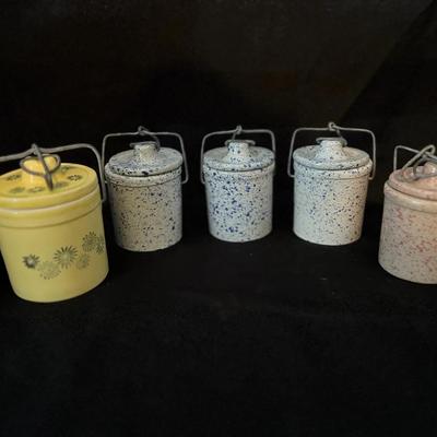 Lot 307: Set of 5 Mini Ceramic Canisters with Wire Handles – Speckled & Floral Designs