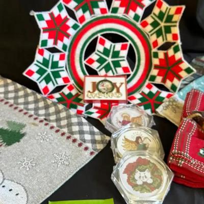 Lot 116:  Christmas Placemats,Coasters,Kitchen Towels,etc