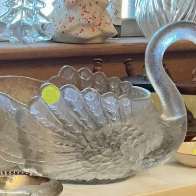 Sale Photo Thumbnail #22: Cambridge glass swan
