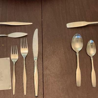 Stainless steel flatware sets