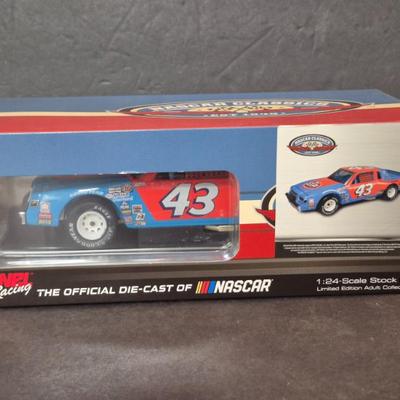 1:24 Die Cast Metal Lionel Racing NASCAR Classics #43 Richard Petty STP Racing 1981 Buick - In Original Box