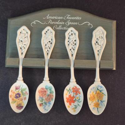 Vintage 1988 Avon American Favorites Porcelain Spoon Collection with Display
