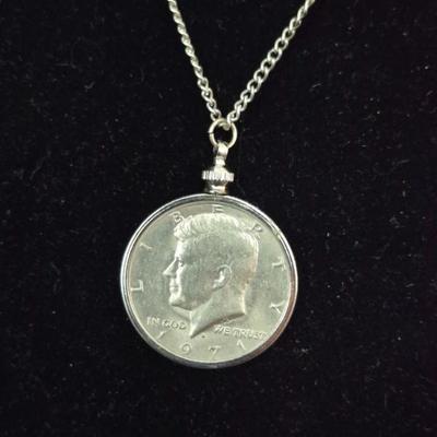 Vintage 1971 Mounted Kennedy Half Dollar on 24" Lobster Claw Clasp Chain