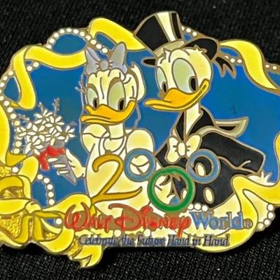 Disney Daisy And Donald Duck Wedding Limited Edition Of 10,000 Pin