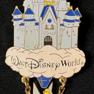 Disney Tinker Bell & Cinderellas Castle Limited Edition Of 10,000 Pin