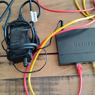Netgear 5-port Gigabit Switch & Power Cord 