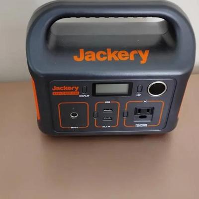 Jackery Explorer 240 & Cable