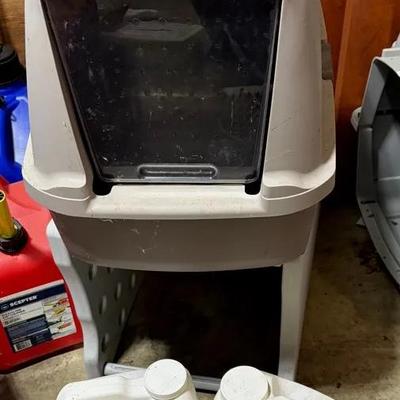 Cat Litter Box, Supplies & Scratcher 