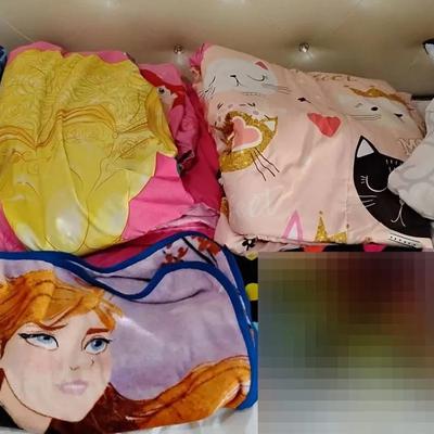 Girls' Colorful Twin Coverlets & Blankets 