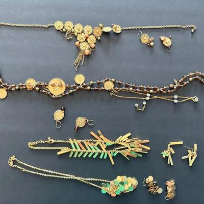 5 Necklace And Earring Sets