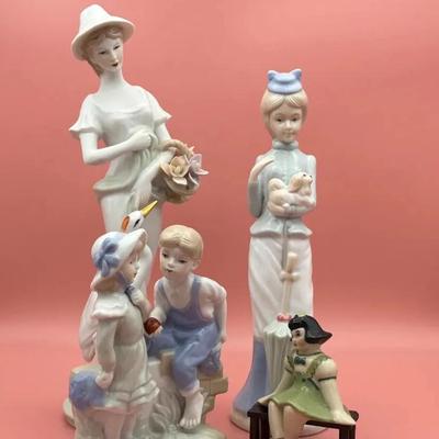 4 Decorative Figurines 