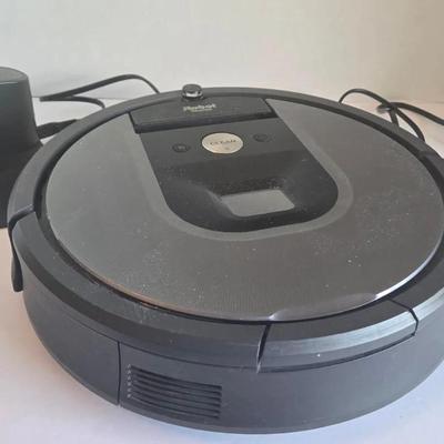 iRobot Roomba & Charging Station