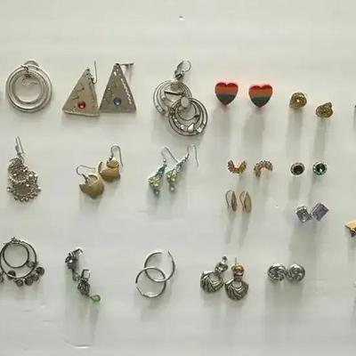26 Pair Earrings 