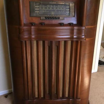 RCA Victor Vintage Record Player/Stereo