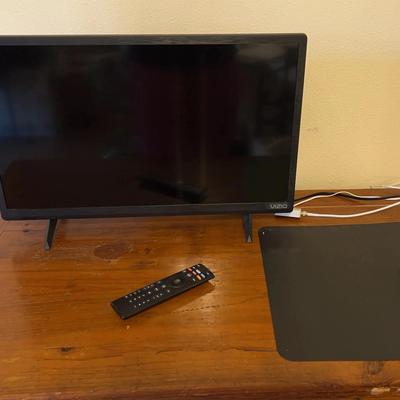 Vizio TV with Remote and Amplified HDTV Antenna