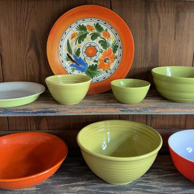 Assorted Bauer and Pyrex Bowls & Platter