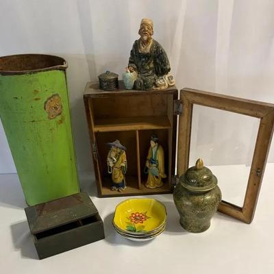 Lot Of Vintage Asian Collectables