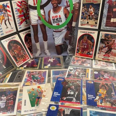 July 1992 Issue Beckett Basketball Monthly and NBA Hoops Basketball Trading Cards