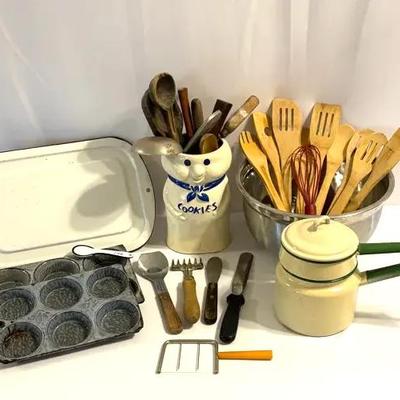 Assorted Vintage & Non Vintage Kitchenware