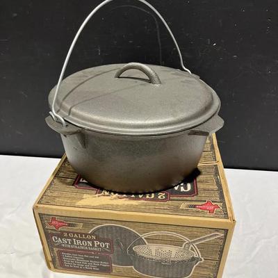 New Braunfels 2 Gallon Cast Iron Pot