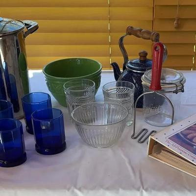 Contemporary Kitchen Lot incl Oneida & Gooseberry
