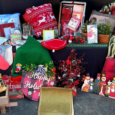 Christmas Delights – Holiday Pillows, Baskets & Decor