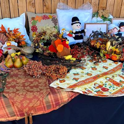 Thanksgiving & Harvest Décor Collection with Tablecloths, Wreath & Metal Pumpkins