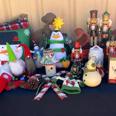Christmas Décor Collection Featuring 23" Metal Angel & 23" Wide Metal Sleighs
