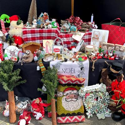 Christmas Décor Collection with Door Mat, Ceramic Wreath & Santa Figures