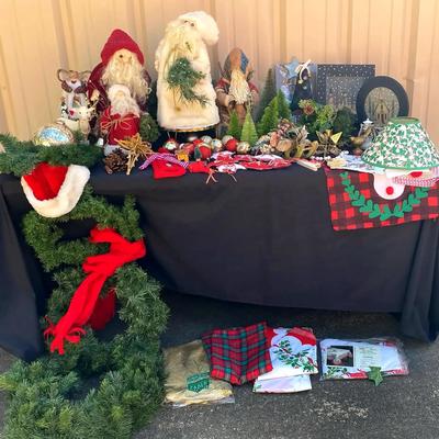 Christmas Décor Collection with Marble Cake Stand, Trees & Tablecloths
