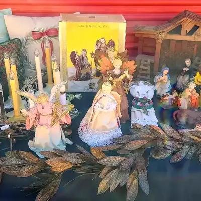 Christmas Nativity Scene With Angels, Candles & Décor