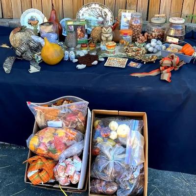 Autumn Décor Collection with Vintage Jars, Gourds & Seasonal Plates