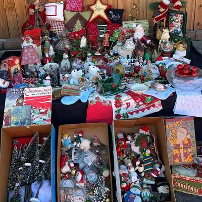 Christmas Décor Featuring Lefton Japan and Vintage Ornaments