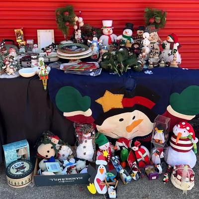 Christmas Snowmen & Holiday Décor Collection