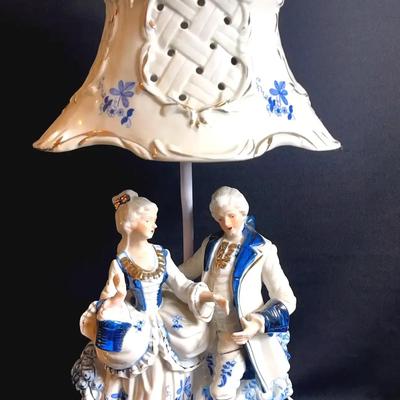 Victorian Style Porcelain Figurine Lamp