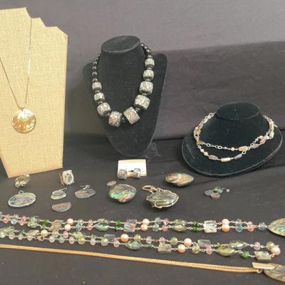 Shell Jewelry Iridescent Colors