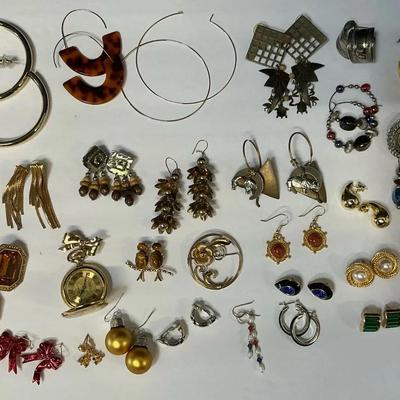 Costume Jewelry Earrings & Brooches