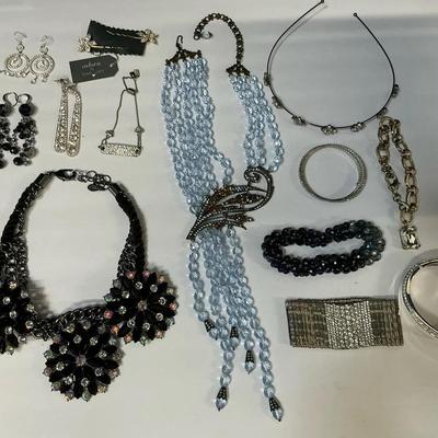 Bling Costume Jewelry incl. Amrita Singha